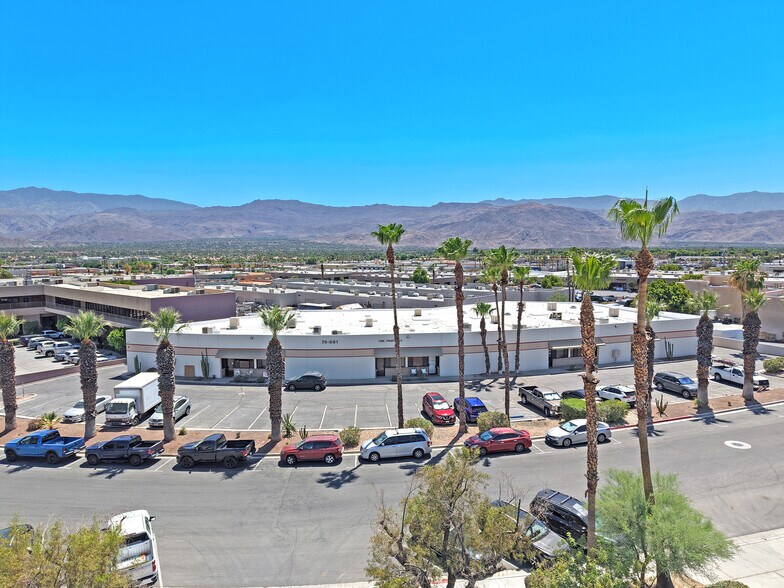 75-091 St. Charles Pl, Palm Desert, CA à louer - Photo du bâtiment - Image 1 de 2