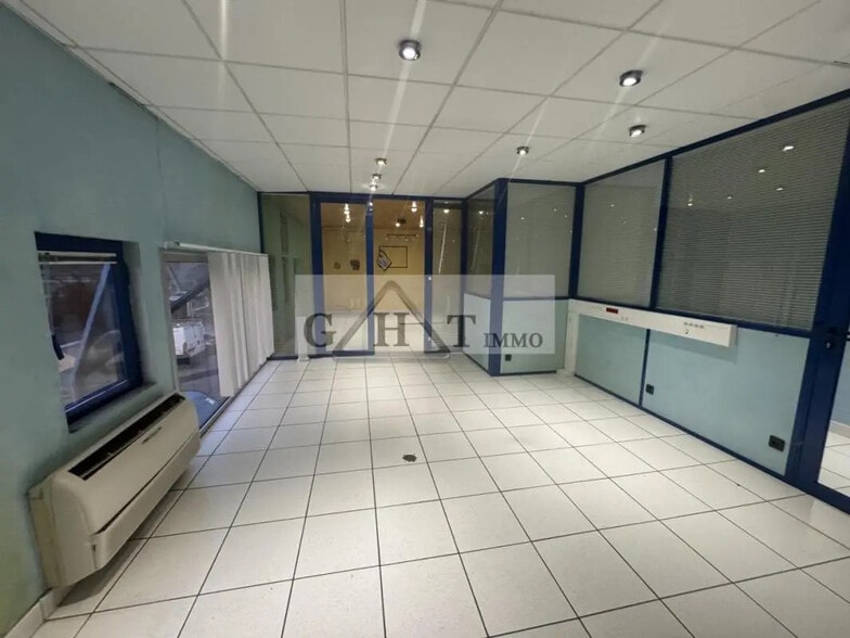 Industrial in Champigny-sur-Marne for sale - Interior Photo - Image 2 of 4