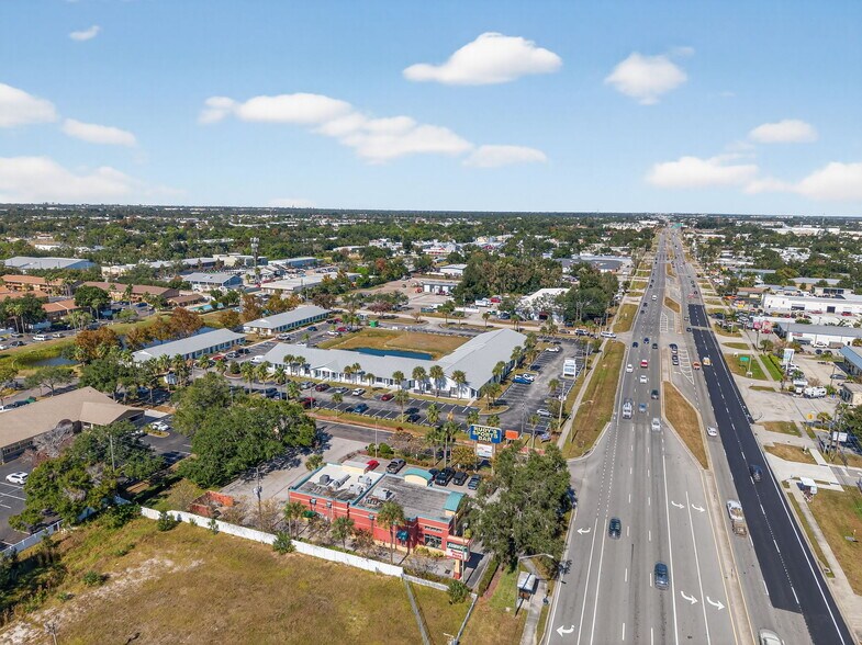 11350 66th St N, Largo, FL à louer - Photo du bâtiment - Image 1 de 27