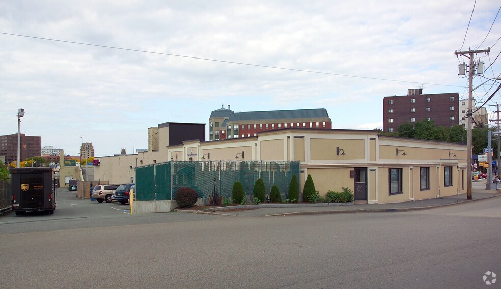 221-241 Parkingway, Quincy, MA à vendre - Photo du bâtiment - Image 3 de 4