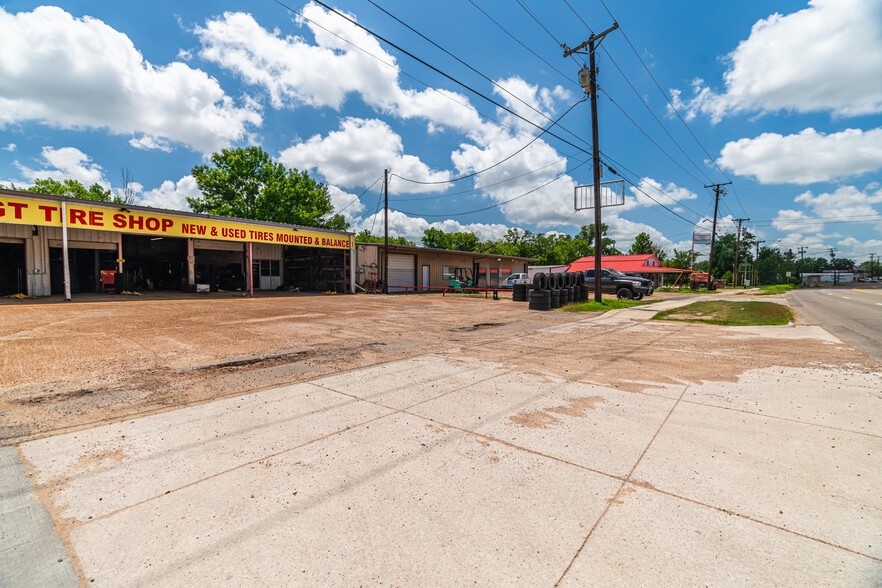 2038 N Main St, Paris, TX for sale - Building Photo - Image 2 of 18
