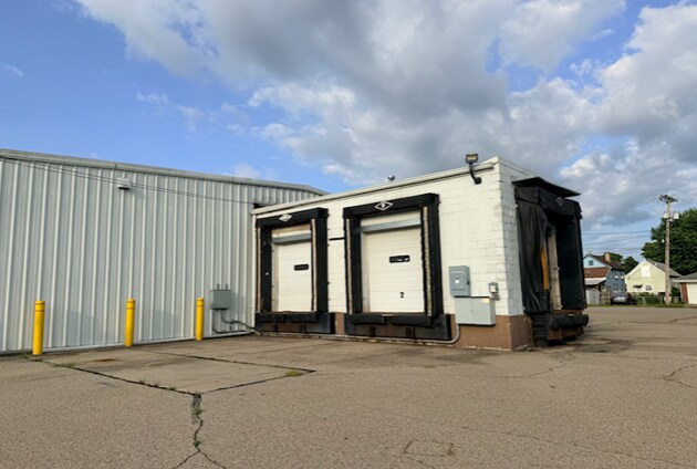 1951 Logan Ave, Hamilton, OH à vendre - Photo du bâtiment - Image 3 de 9