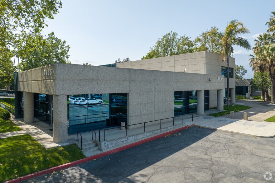 9065 Haven Ave, Rancho Cucamonga, CA à louer - Photo du bâtiment - Image 2 de 6