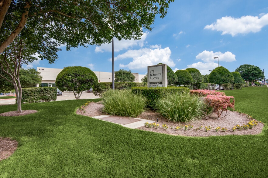 9210 Cameron Rd, Austin, TX for lease - Building Photo - Image 2 of 17