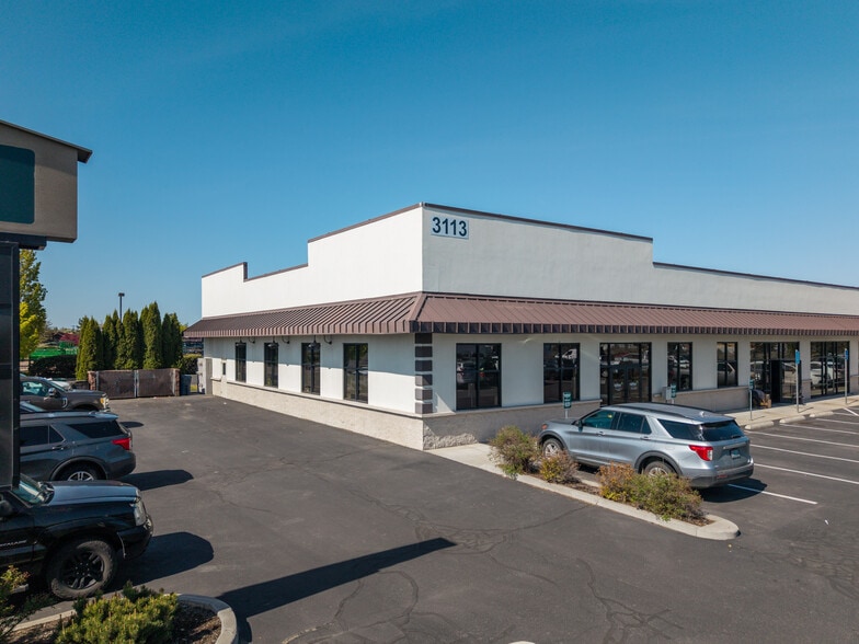 3113 S Highway 97, Redmond, OR for lease - Building Photo - Image 2 of 13