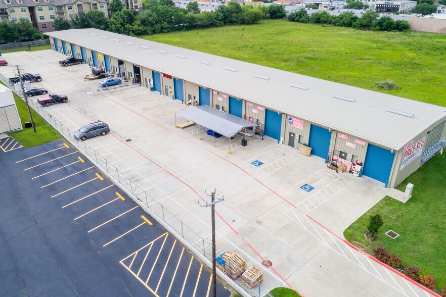9351 Boone Rd, Houston, TX à louer - Photo du bâtiment - Image 3 de 13