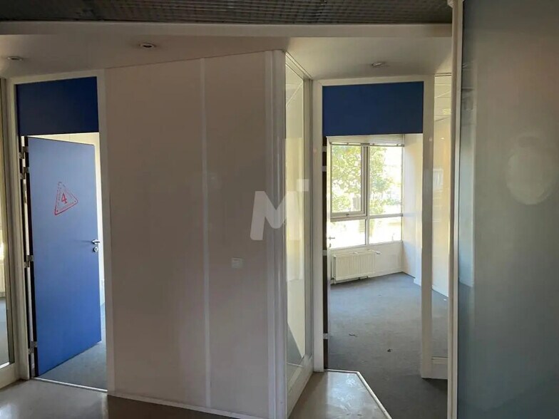 Bureau dans Évry-Courcouronnes à vendre - Photo intérieure - Image 2 de 4