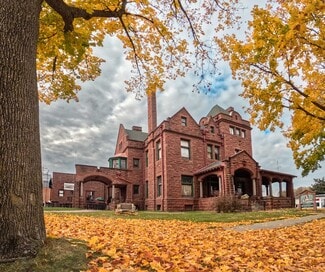 Plus de détails pour 623 Broadway St, Baraboo, WI - Spécialité à vendre