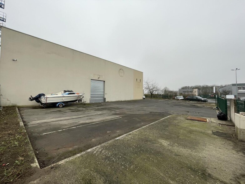 Flex in Méry-sur-Oise for sale - Building Photo - Image 2 of 10