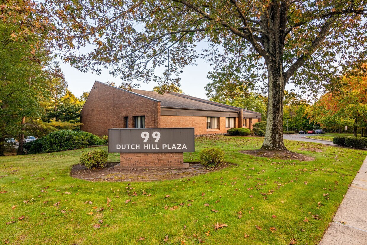 101-105 Dutch Hill Rd, Orangeburg, NY for sale Building Photo- Image 1 of 13