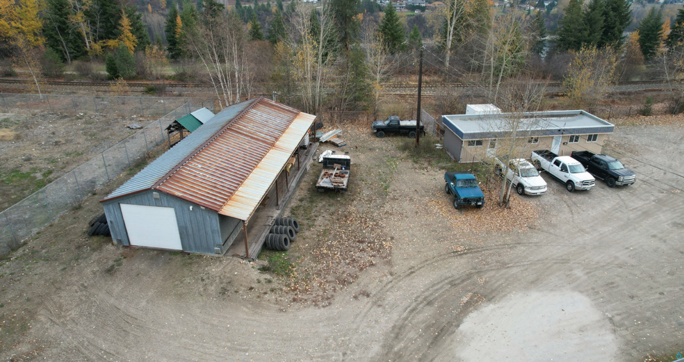 2213 6th Av, Castlegar, BC for sale - Primary Photo - Image 3 of 3