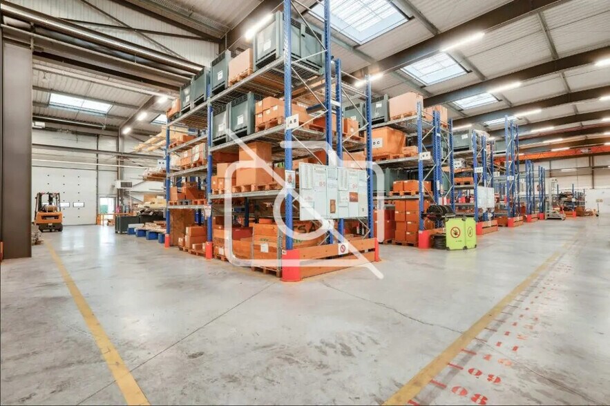 Industrial in Croissy-Beaubourg for lease - Building Photo - Image 2 of 9