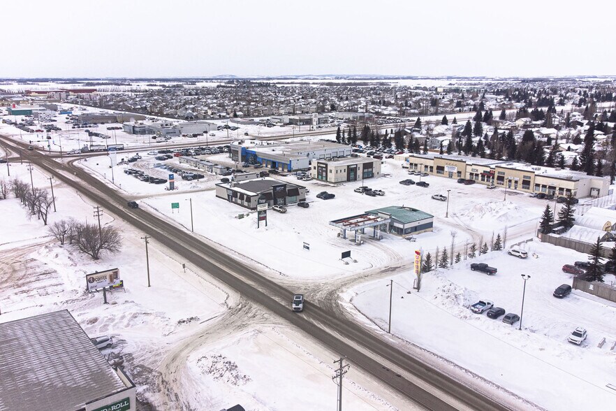 2602 50 Av, Lloydminster, AB à vendre - Photo du bâtiment - Image 2 de 63