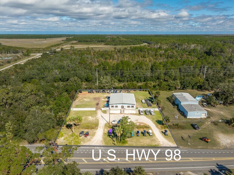 631 W Us-98, Apalachicola, FL à vendre - Photo du bâtiment - Image 1 de 15