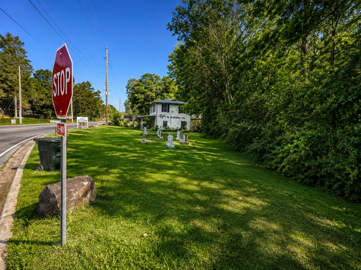1231-1233 Cedar Hill Dr, Bessemer, AL for sale - Building Photo - Image 2 of 3