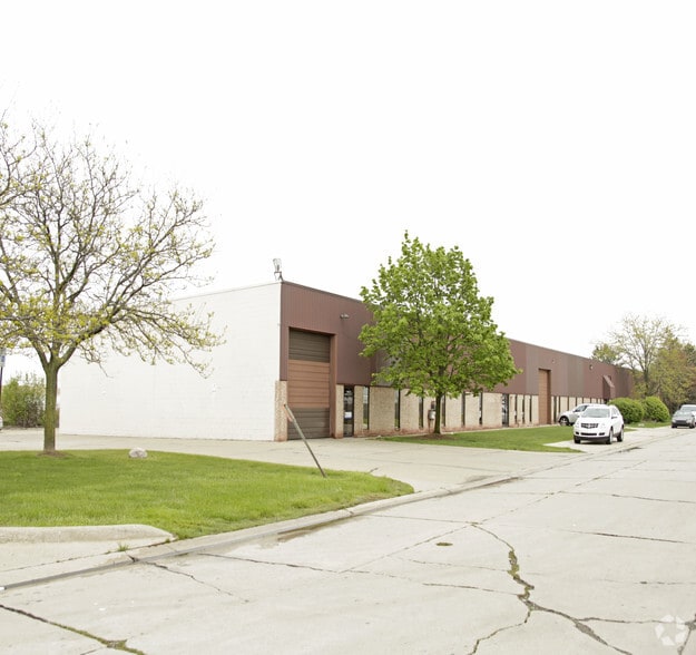 1711-1715 Larchwood Dr, Troy, MI for lease - Primary Photo - Image 1 of 4