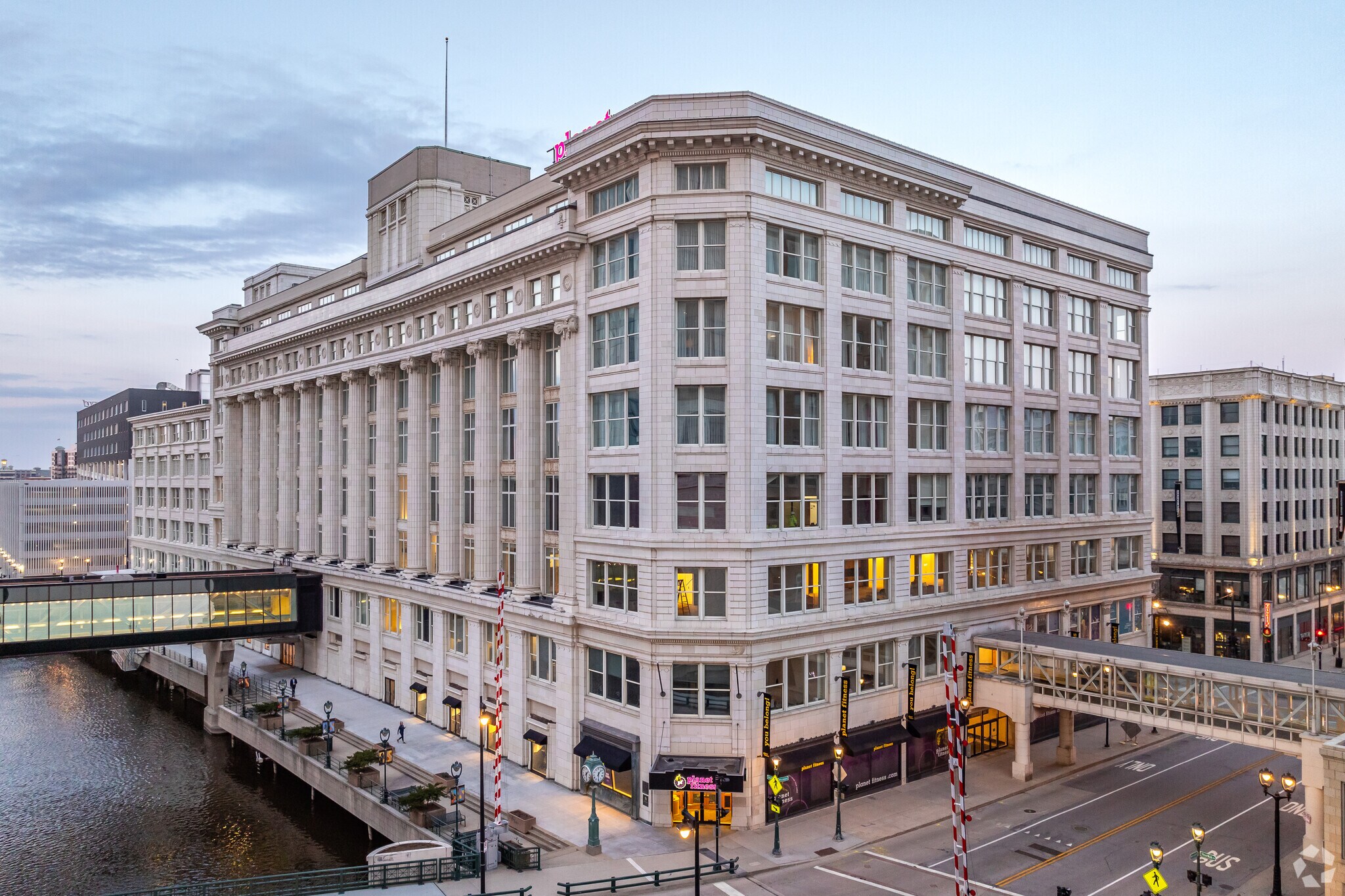 648 N Plankinton Ave, Milwaukee, WI for lease Building Photo- Image 1 of 9