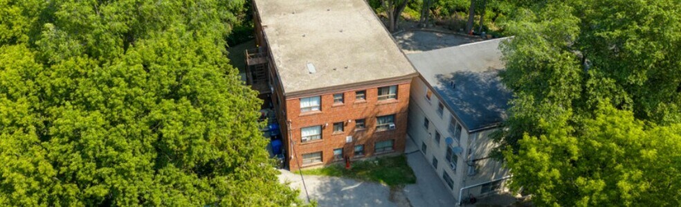 332 Chisholm Av, Toronto, ON à vendre - Photo du bâtiment - Image 2 de 13