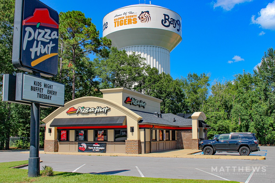 604 Mcmeans Ave, Bay Minette, AL à vendre - Photo du bâtiment - Image 1 de 6