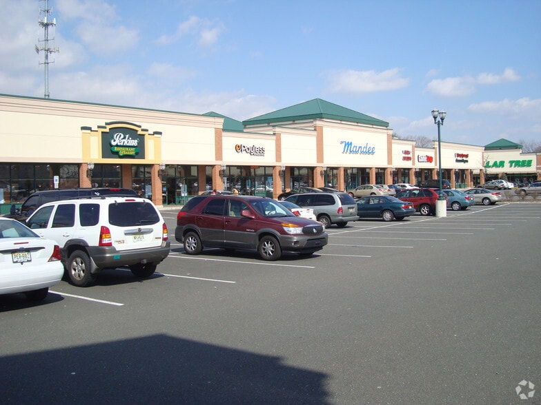 425 Valley Brook Ave, Lyndhurst, NJ for lease - Building Photo - Image 2 of 3
