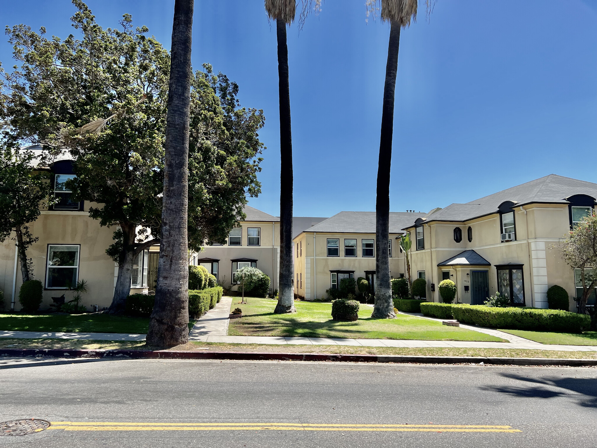 1852-1862 N Edgemont St, Los Angeles, CA for sale Building Photo- Image 1 of 1