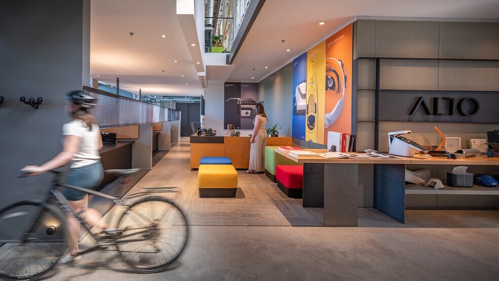 2600 Rue William Tremblay, Montréal, QC à louer - Photo du bâtiment - Image 3 de 15