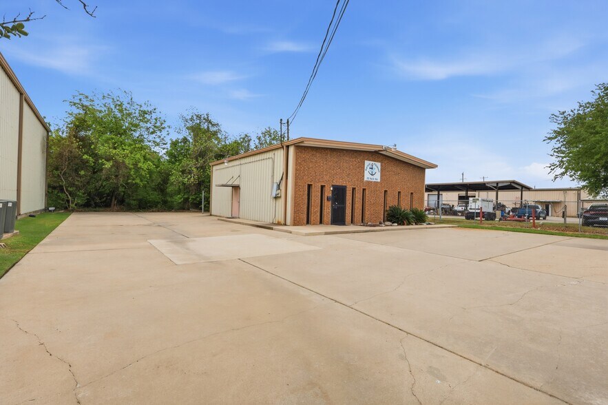 212 N 16th St, La Porte, TX à vendre - Photo du bâtiment - Image 3 de 28