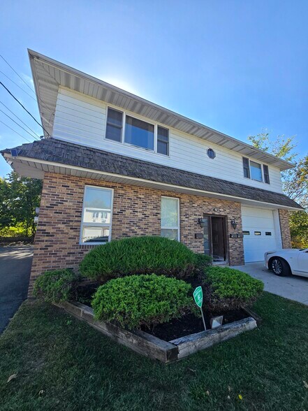 19 Hillery St, Woodland Park, NJ à louer - Photo principale - Image 1 de 1