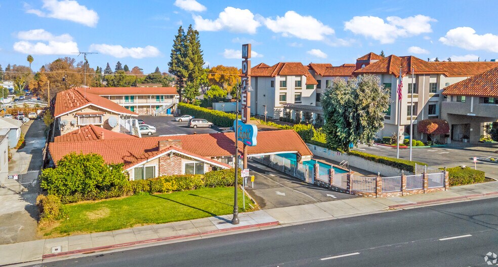 2465 El Camino Real, Santa Clara, CA à vendre - Photo principale - Image 2 de 26
