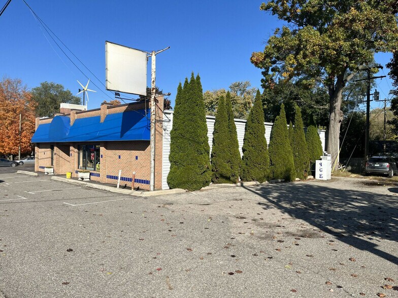 2515 Union Lake Rd, Commerce Township, MI à louer - Photo du bâtiment - Image 2 de 2