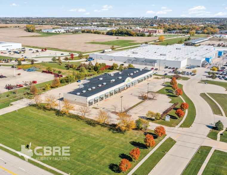 2243 Westgate Dr, Bloomington, IL for lease - Primary Photo - Image 1 of 4