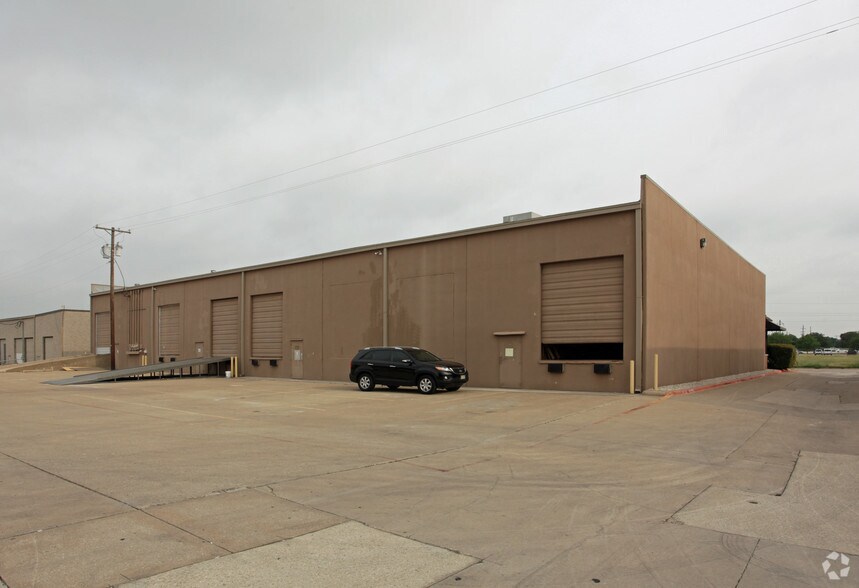 4544-4550 Sunbelt Dr, Addison, TX à louer - Photo du bâtiment - Image 2 de 2