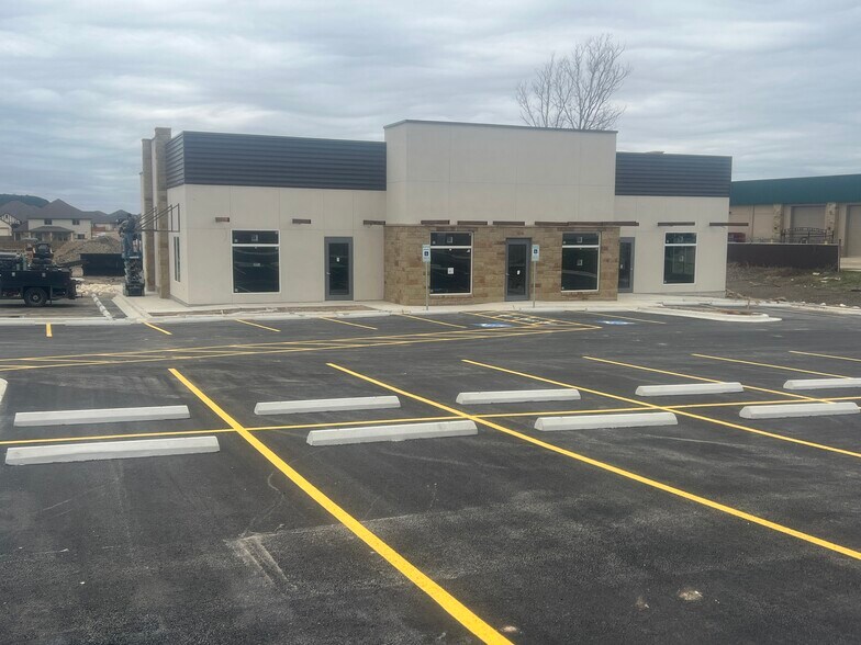 1216 FM 2410 rd, Harker Heights, TX à louer - Photo du bâtiment - Image 2 de 2