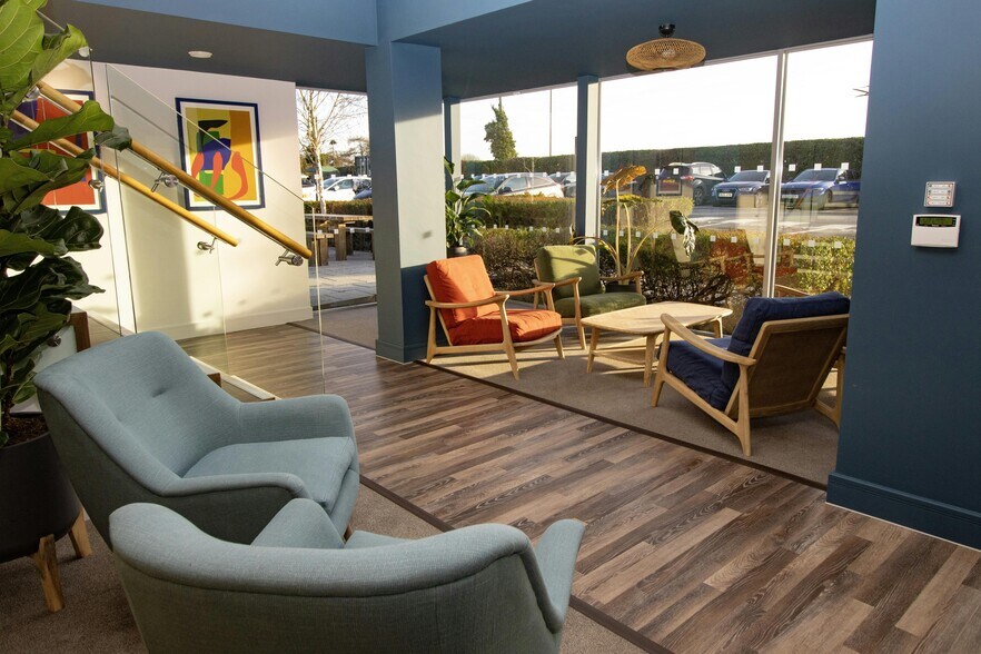 Oxford Rd, Stokenchurch à louer - Photo du bâtiment - Image 2 de 9