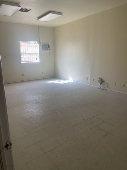 111-115 Fabens, Fabens, TX for lease - Interior Photo - Image 3 of 7