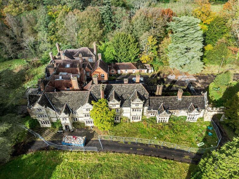 Wallage Ln, Crawley à vendre - Photo du bâtiment - Image 2 de 6