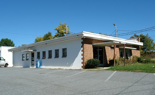 More details for 808 W Ward Ave, High Point, NC - Retail for Sale
