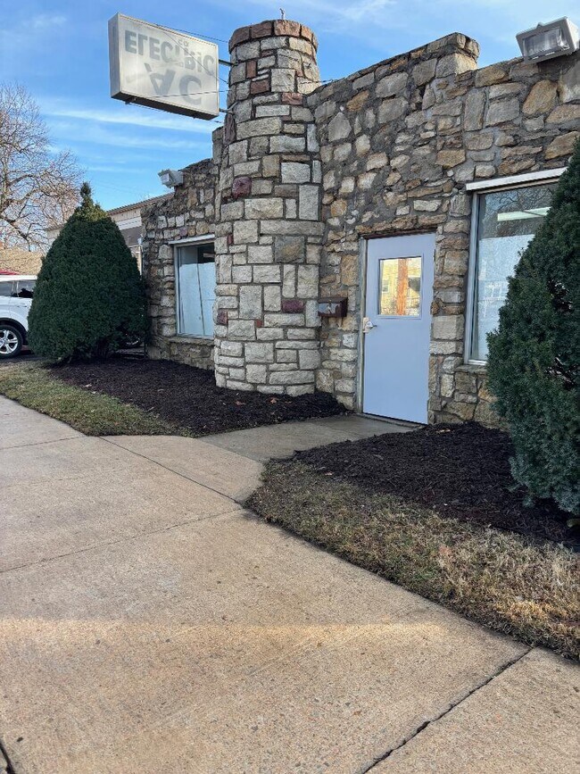 More details for 1931 NE Seward Ave, Topeka, KS - Retail for Sale