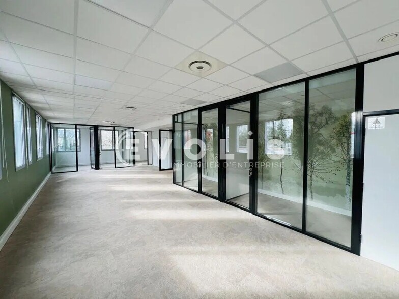 11 Boulevard Archimède, Champs-sur-Marne for lease - Interior Photo - Image 3 of 10