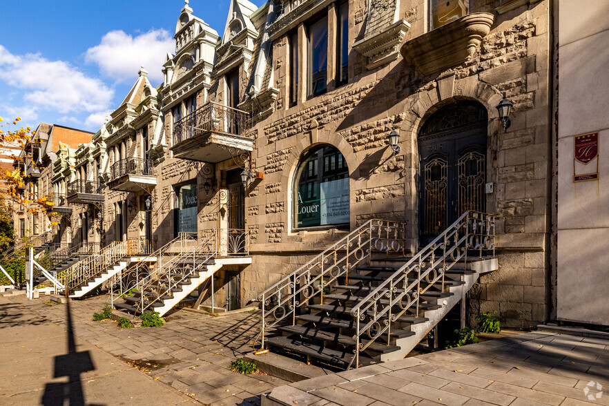 330 Rue Sherbrooke E, Montréal, QC à louer - Photo du b timent - Image 2 de 4