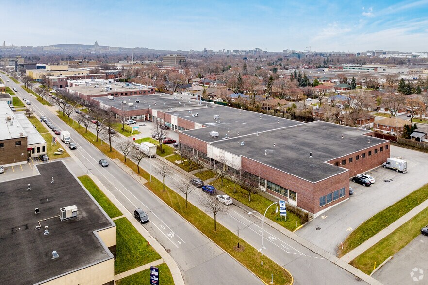 460-500 Boul Montpellier, Montréal, QC à louer - Aérien - Image 3 de 7