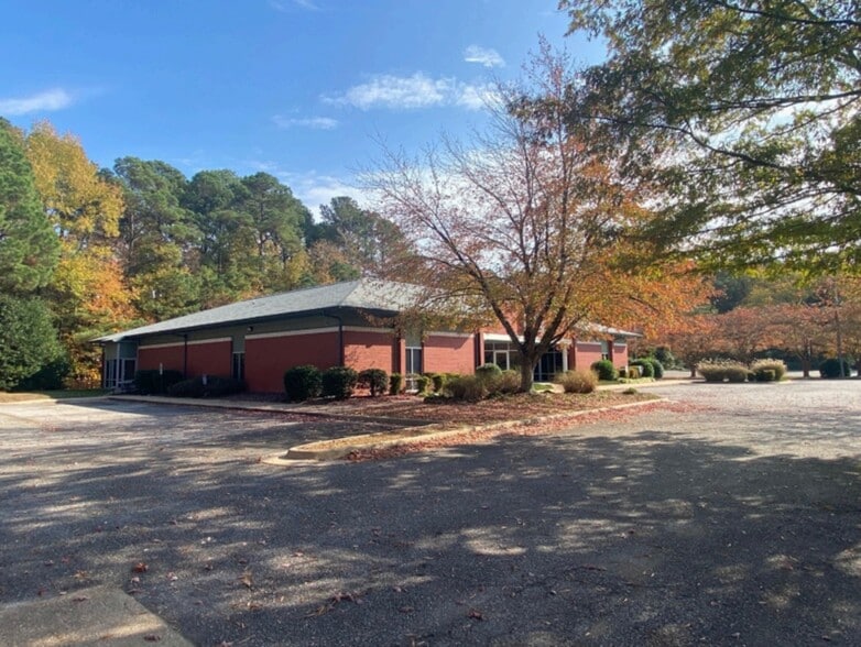 100 N Constitution Dr, Yorktown, VA à vendre - Photo du bâtiment - Image 2 de 14