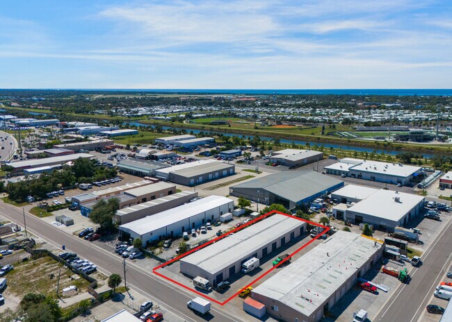 Plus de détails pour 306 Warfield Ave, Venice, FL - Industriel à louer