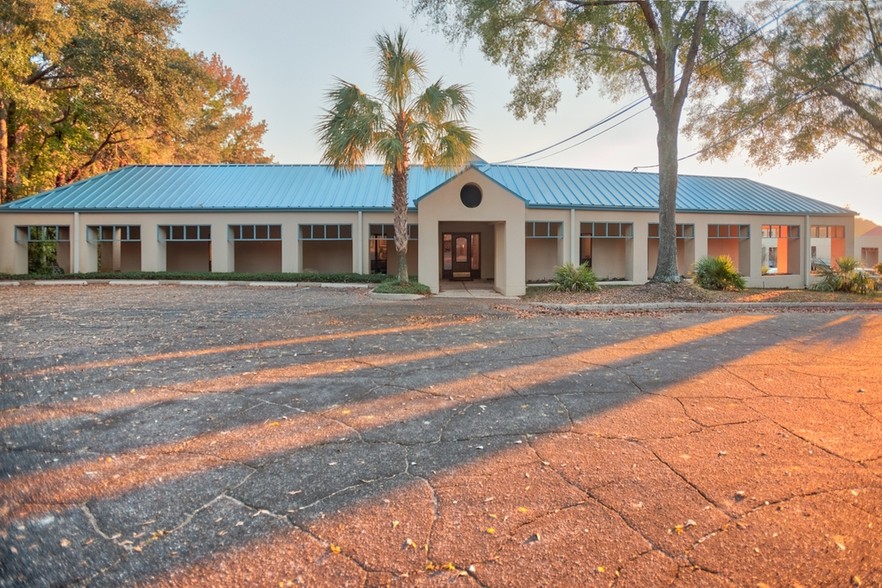 1713 Mahan Dr, Tallahassee, FL à vendre - Photo du bâtiment - Image 1 de 1