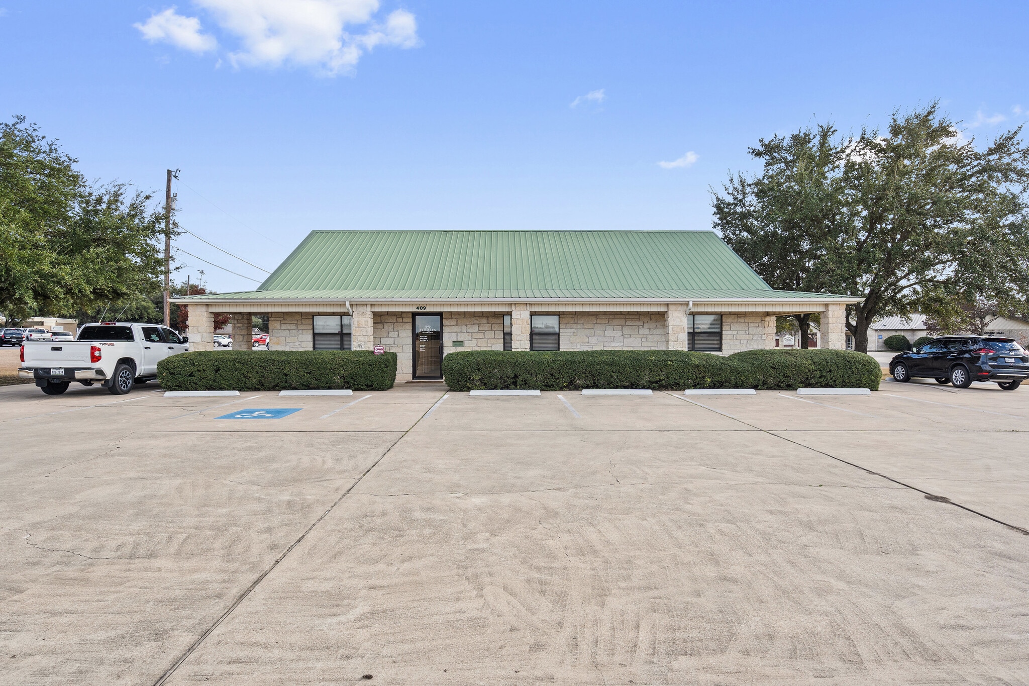 409 Mallard Ln, Taylor, TX for lease Primary Photo- Image 1 of 27