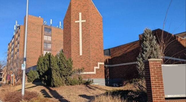 Plus de détails pour 8405 83rd St NW, Edmonton, AB - Spécialité à vendre