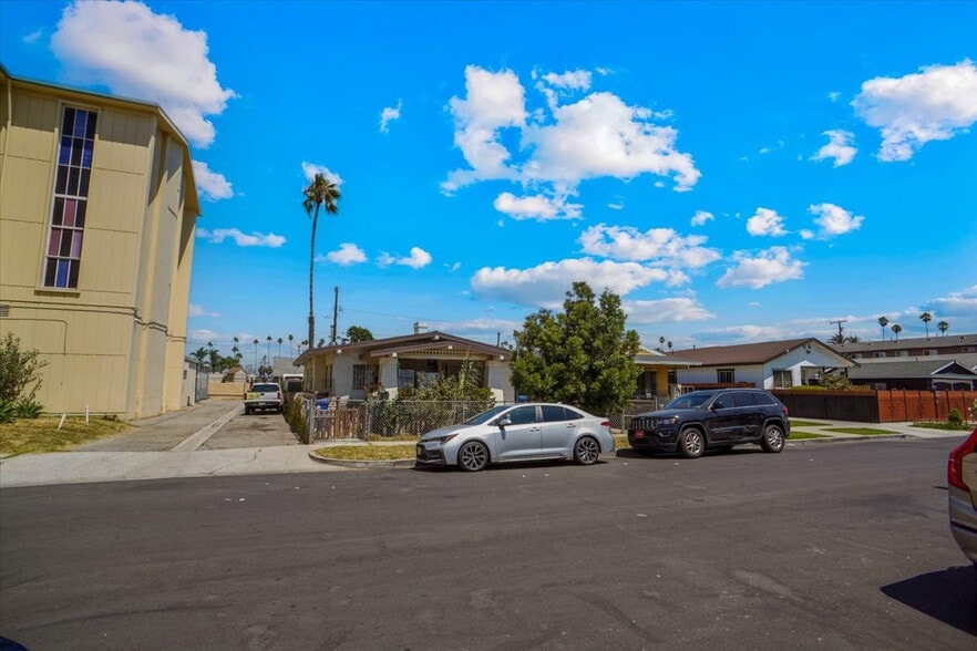 1739 W 53rd St, Los Angeles, CA à vendre - Photo du bâtiment - Image 3 de 11