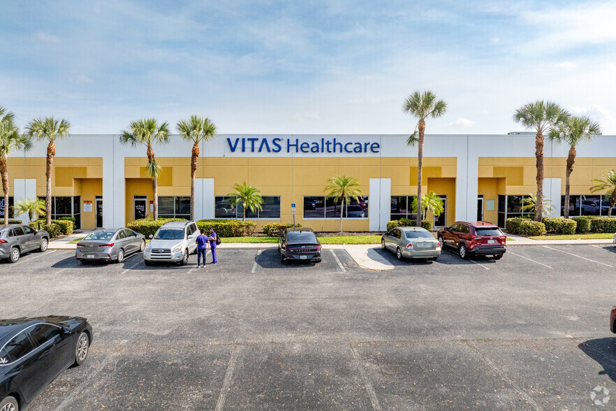 12601 Westlinks Dr, Fort Myers, FL for lease - Building Photo - Image 2 of 14