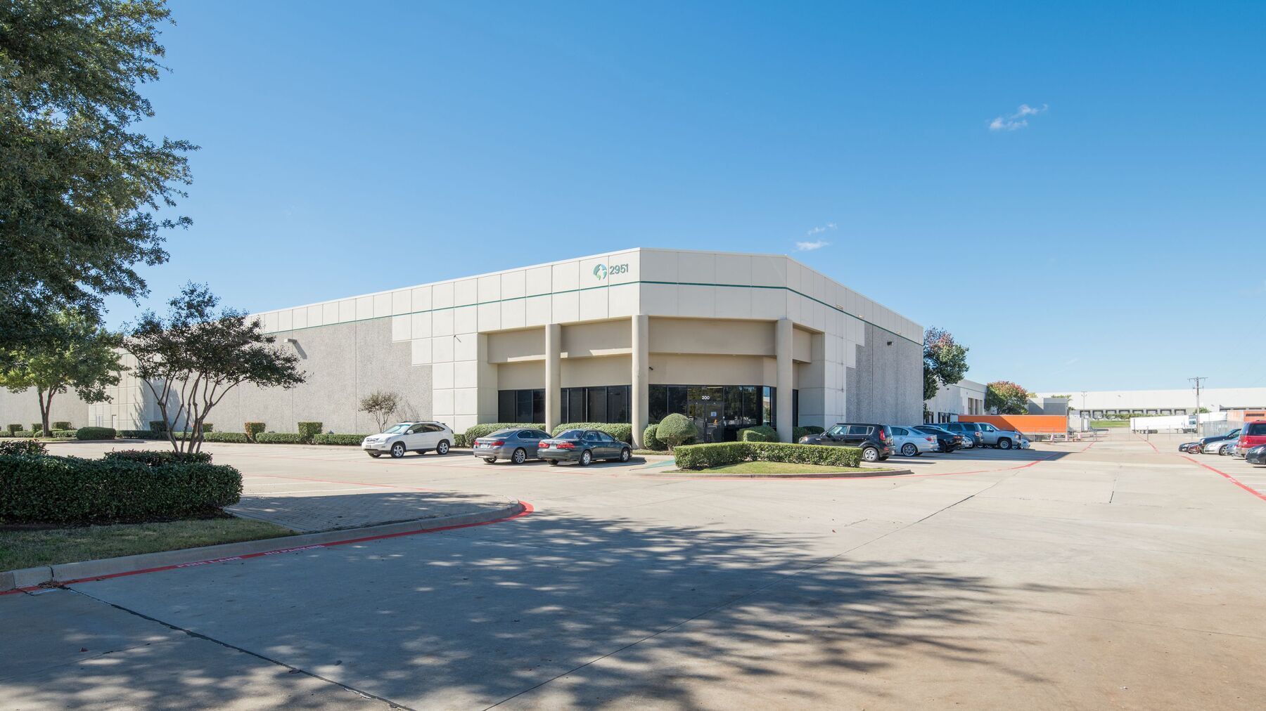2951 N Great Southwest Pky, Grand Prairie, TX à louer Photo du bâtiment- Image 1 de 3