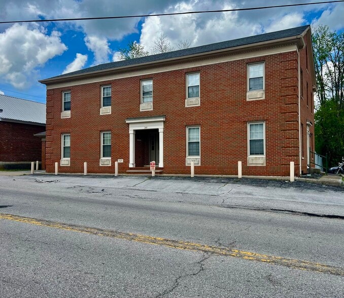 240 E Main St, Mount Vernon, KY à vendre - Photo du bâtiment - Image 2 de 17